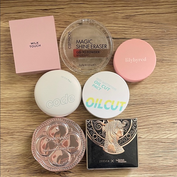 Oil control Face powder bundle - Picture 1 of 8